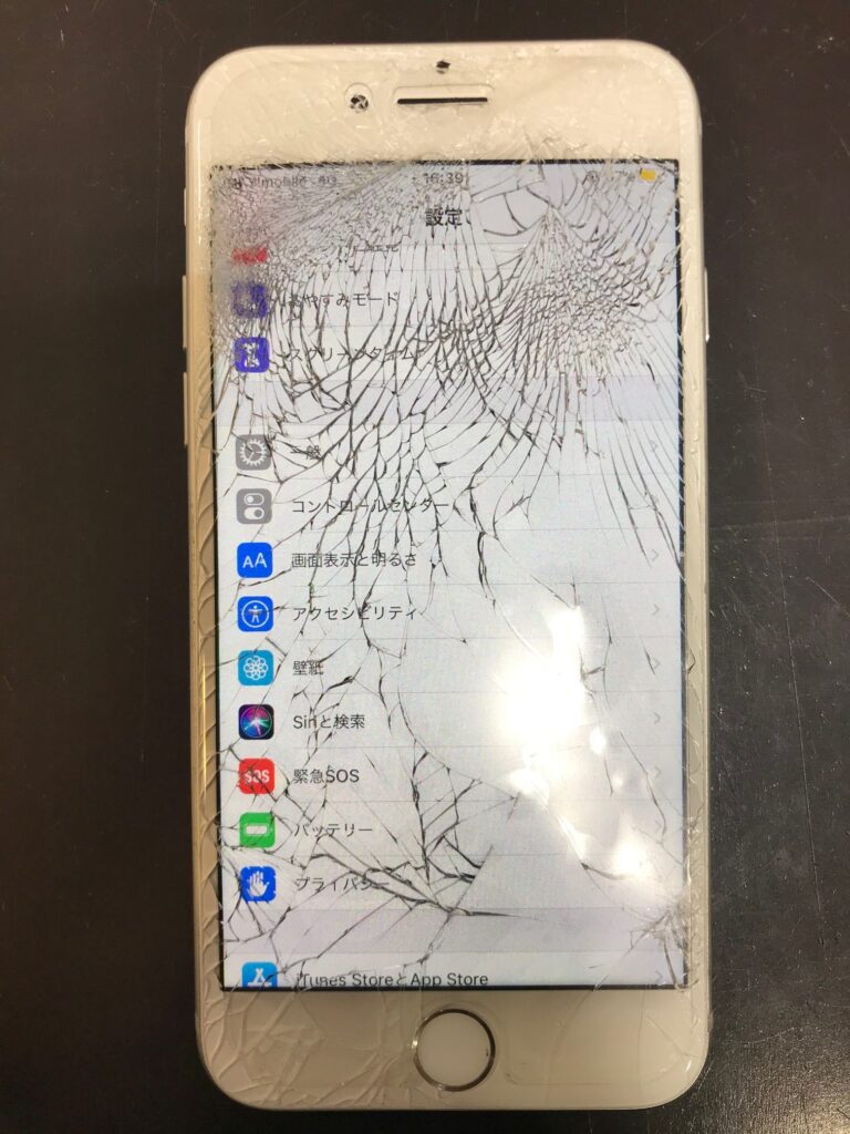 iPhone8 画面交換修理の様子