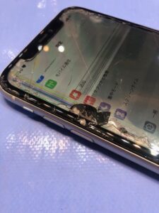 iPhone11 画面交換修理の様子