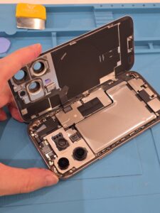 iPhone16Pro カメラレンズ交換修理