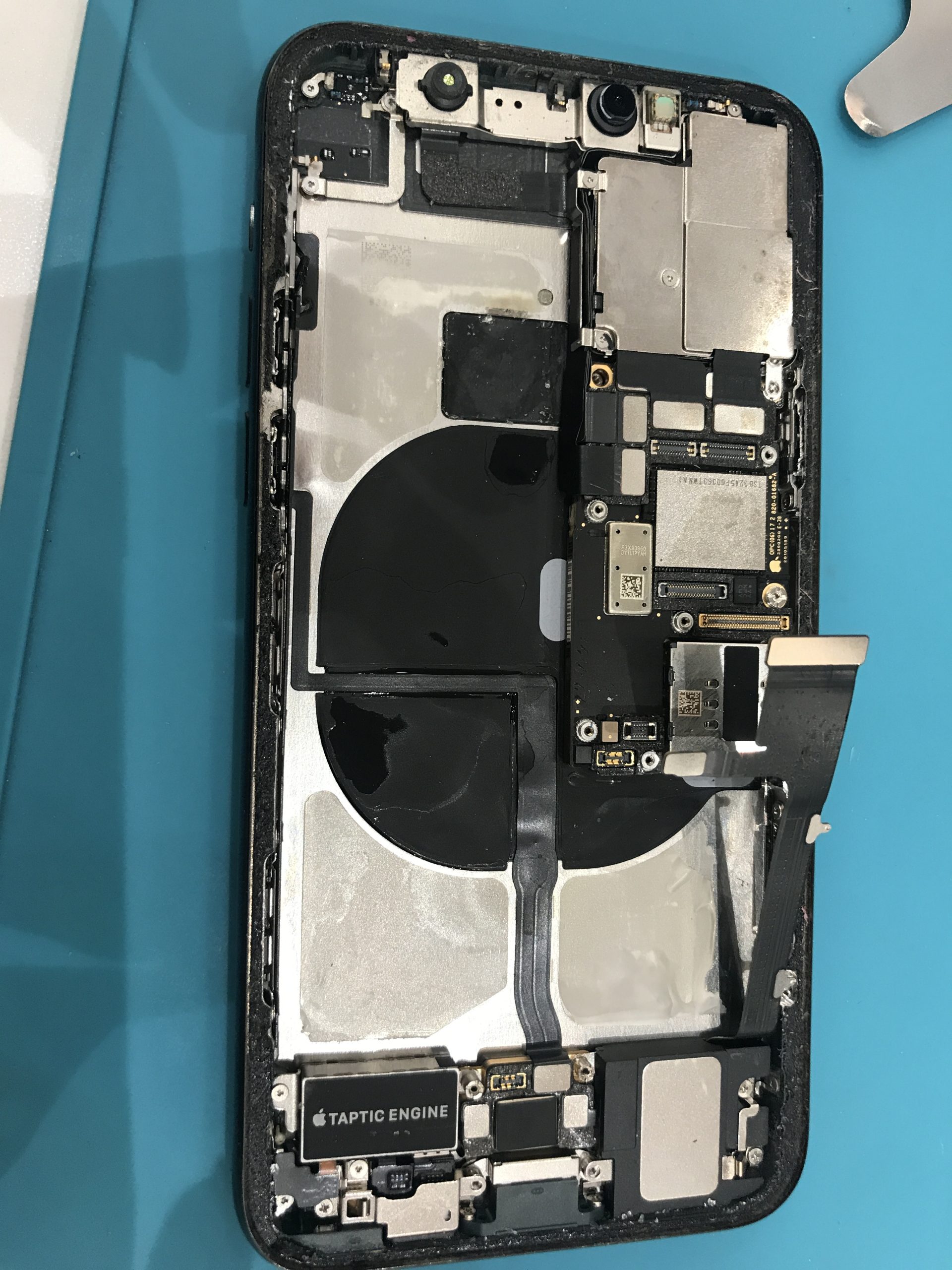 iPhone11Pro バッテリー交換修理の様子