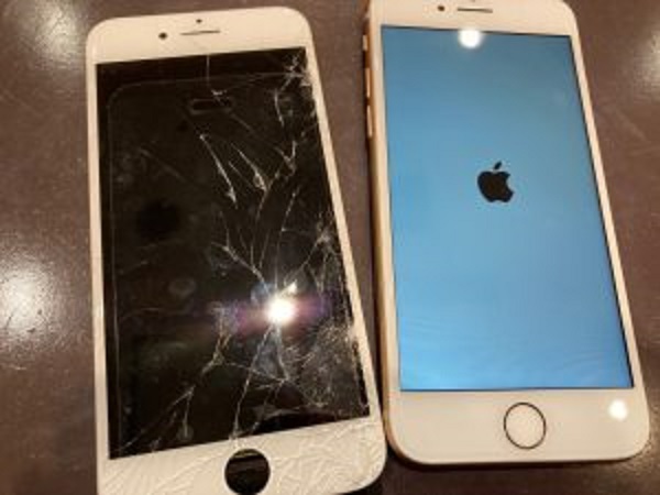 iPhone8 画面交換修理の様子