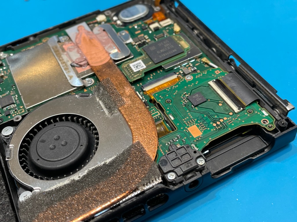Nintendo Switch 内部クリーニング